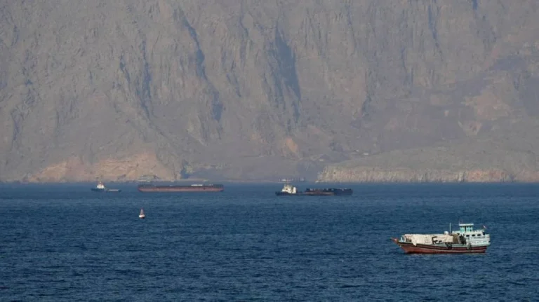 النفط فوق 95 دولاراً مع إعلان إيران إغلاق مضيق هرمز