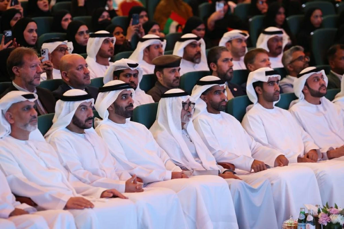 نهيان بن مبارك: هنيئاً لنا قائدنا العظيم وهنيئاً له الشعب الكريم
