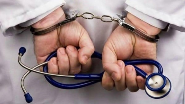 أطباء خلف الشاشات.. شبكة خفية تتاجر بصحة المصريين