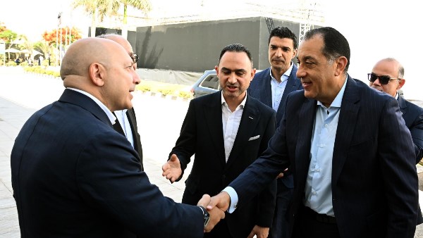 مدبولي يفتتح ويتفقد عدداً من المشروعات الصناعية بمدينة 6 أكتوبر