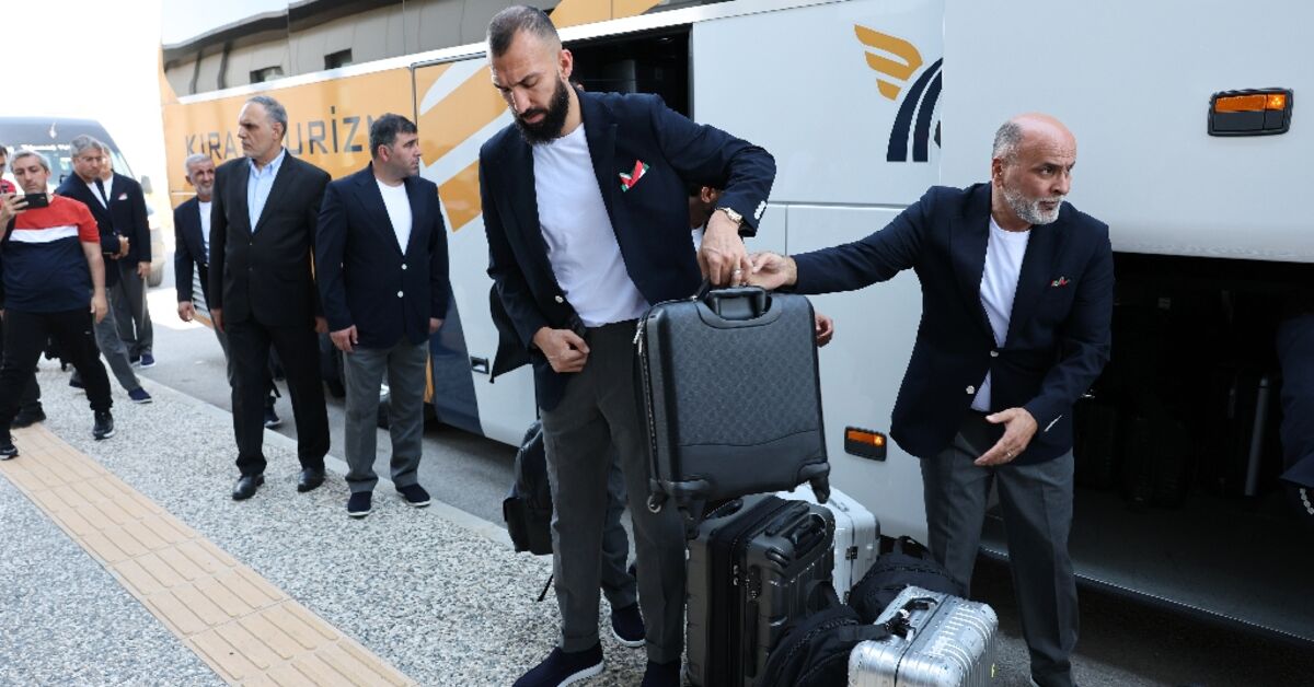 Iran World Cup team heads to Mexico as US visa row rages