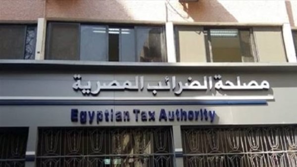 مستشار رئيس مصلحة الضرائب يكشف حقيقة فرض رسوم على مغادرة المواطنين الدولة من المطارات
