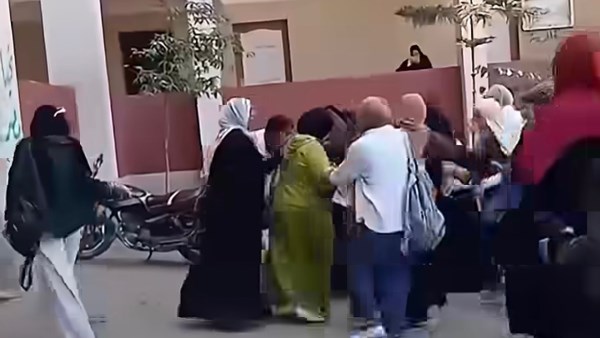 مفاجأة جديدة في واقعة الاعتداء على معلمة داخل مدرسة
