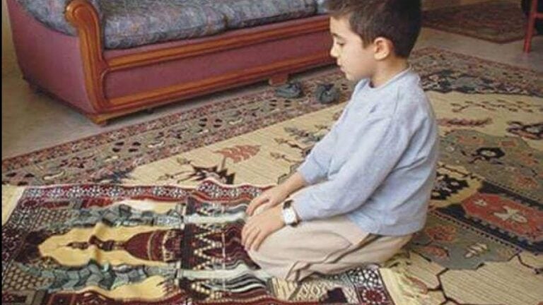 متى تجب الصلاة على الطفل؟.. أمين الإفتاء يوضح