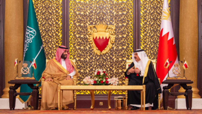 ولي العهد السعودي يؤكد لملك البحرين إدانة المملكة للاعتداءات الإيرانية