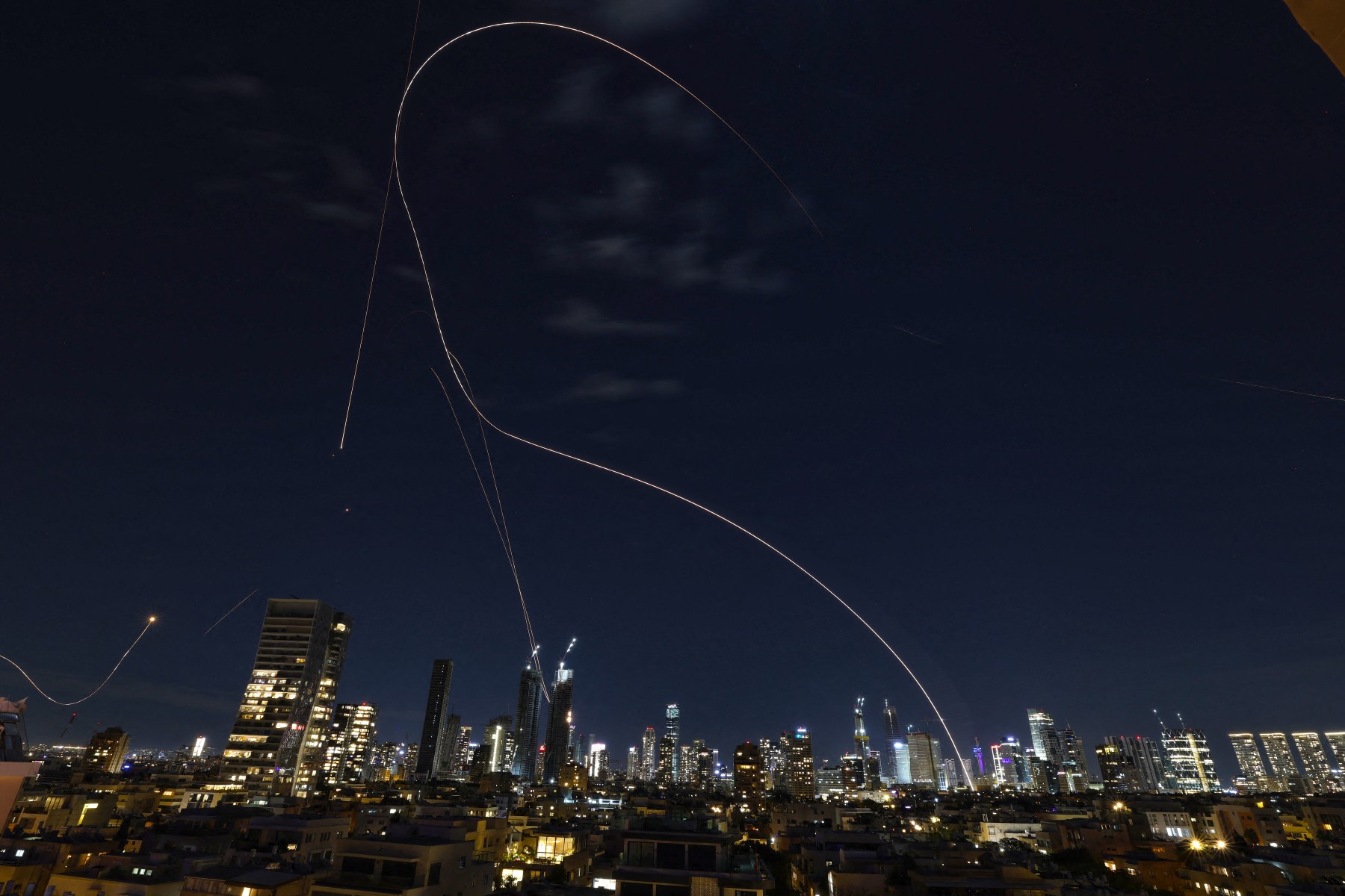 War resumes: Iran launches a barrage of missiles toward Israel