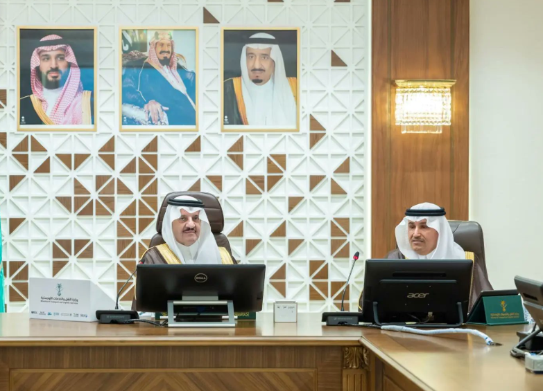 أمير الشرقية يدشّن 6 مشاريع طرق بـ406 ملايين ريال ويشهد اتفاقيات نقل تتجاوز 3 مليارات