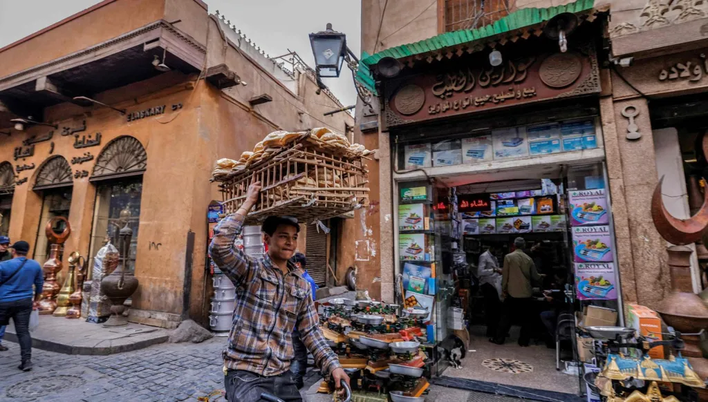 التضخم في مصر يتراجع إلى 13% بدعم من تحسن سعر صرف الجنيه