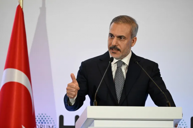 فيدان: “إسرائيل” تبذل كل ما بوسعها لتعطيل المفاوضات الأميركية الإيرانية
