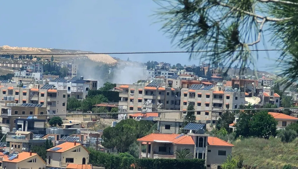 إسرائيل تنذر سكان مدينة صور وتواصل غاراتها جنوب لبنان
