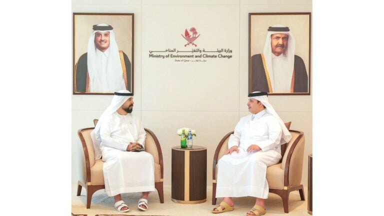 سفير الدولة ووزير البيئة القطري يبحثان سبل تعزيز علاقات البلدين