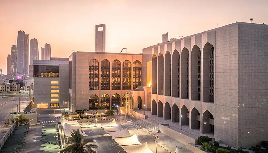 الائتمان المصرفي في الإمارات ينمو في أبريل مع تسارع قروض الأفراد والجهات الحكوميّة