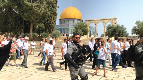 الاحتلال الإسرائيلي يقتحم الأقصى ويعتقل فلسطينيين في الضفة وغزة وسط استمرار العدوان