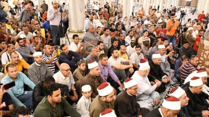 «كن راضيا وإياك والتباهي».. نص موضوع خطبة الجمعة غدا