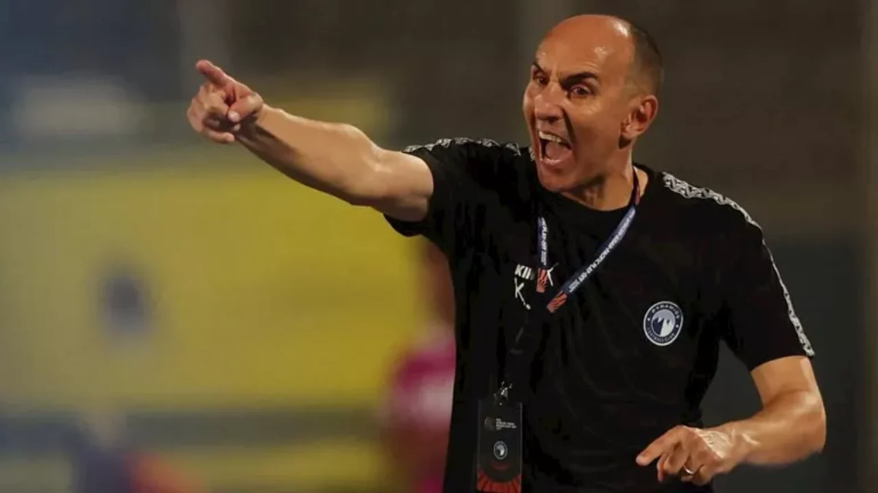 يوريشتش يعلن مغادرة بيراميدز ويعلق .. “أنا آسف”