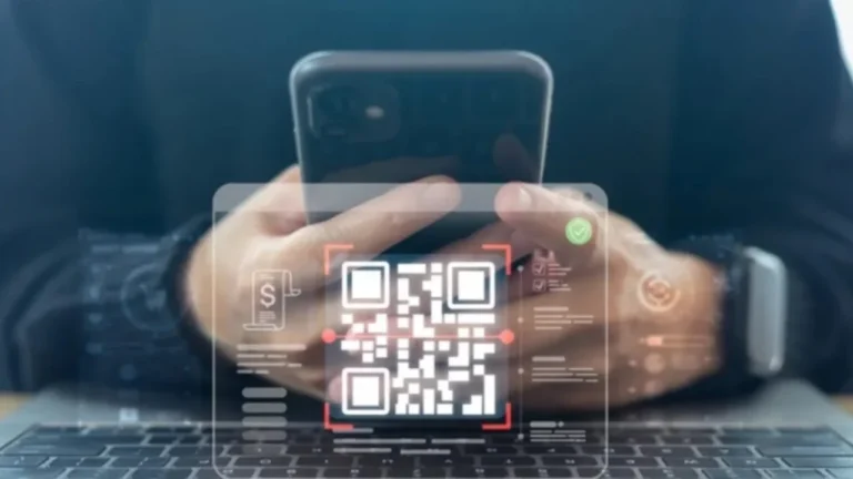 كيف تتخلص من رمز «QR» الظاهر على شاشة هاتفك دون الحاجة إلى جهاز آخر؟