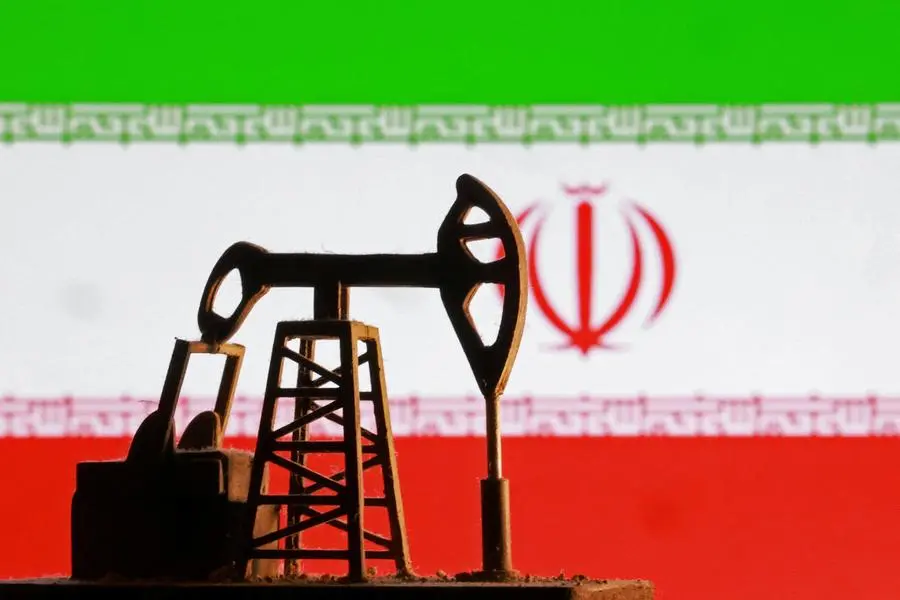 Iranian oil exports fall to lowest level in six years, data shows