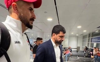احتجاز نجم أسود الرافدين أيمن حسين 7 ساعات في مطار شيكاغو