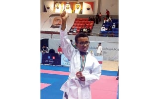 من «طيف التوحد» إلى منصة الذهب.. زايد الحمادي يحقق حلمه في شهر