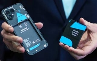 هل يستجيب مصنّعو الهواتف الذكية ؟ المستخدمون يطالبون بالعودة إلى أيام “البطارية السهلة”