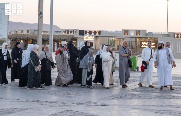 في موسم ما بعد الحج.. زوار المدينة المنورة يتوافدون على المعالم الإسلامية والتاريخية