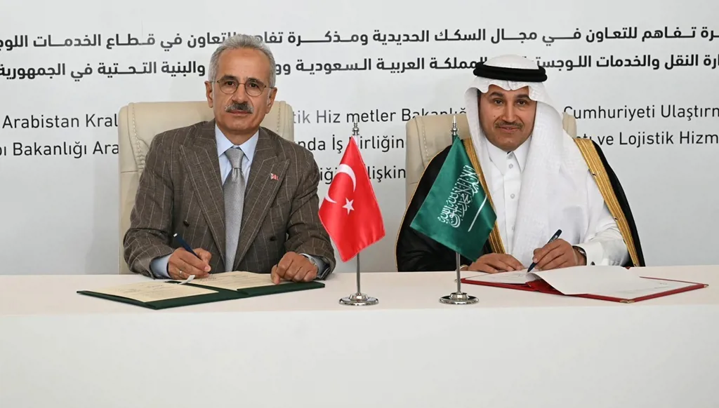 تركيا والسعودية توقّعان مذكرَتي تفاهم في النقل والخدمات اللوجستية