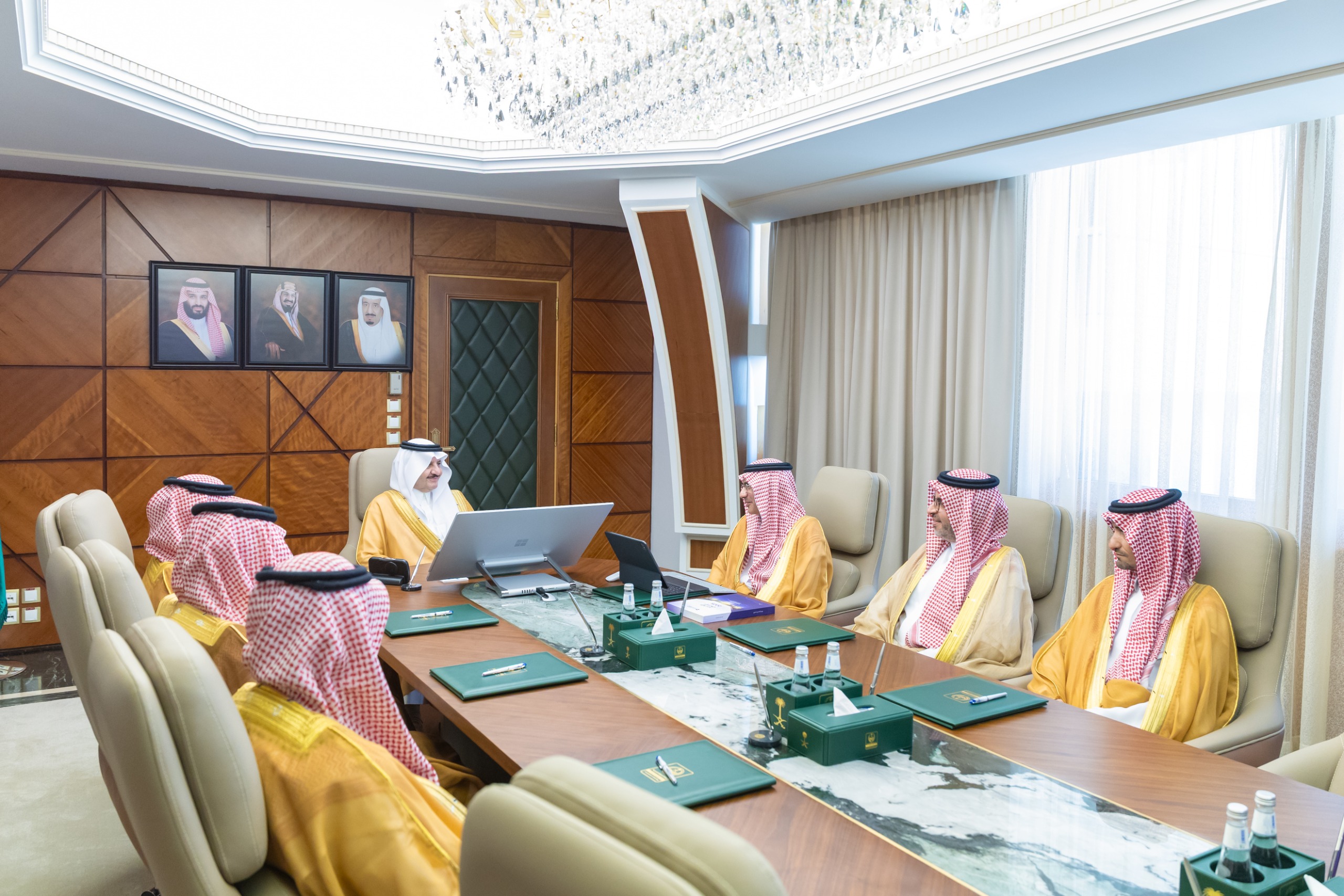 أمير الشرقية يستقبل قيادات مطارات الدمام ويطّلع على أبرز المنجزات