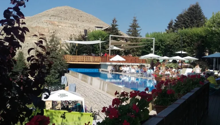 هذا لبنان: صيف يتحدّى الحرب وسياحة عابرة للطوائف والمناطق