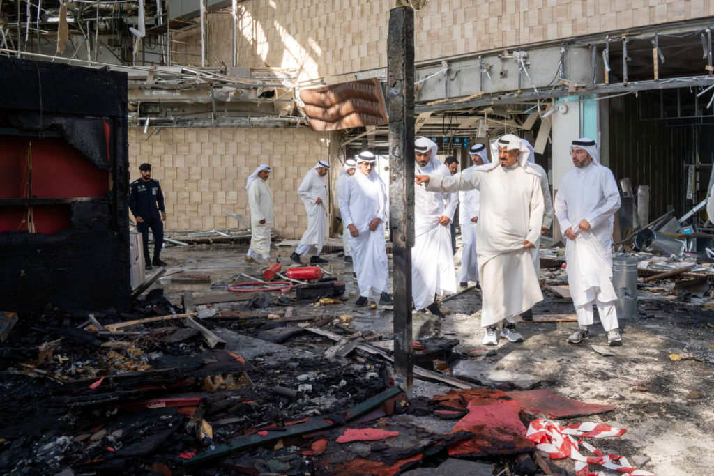 أدت الضربات الإيرانية إلى إشعال النار في أكبر مطار في الكويت وسط وقف إطلاق نار هش مع الولايات المتحدة