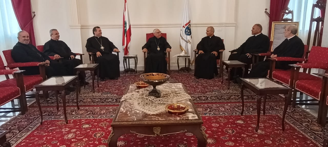العبسي يلتقي قضاة المحكمة الروحية ويستقبل زوارا