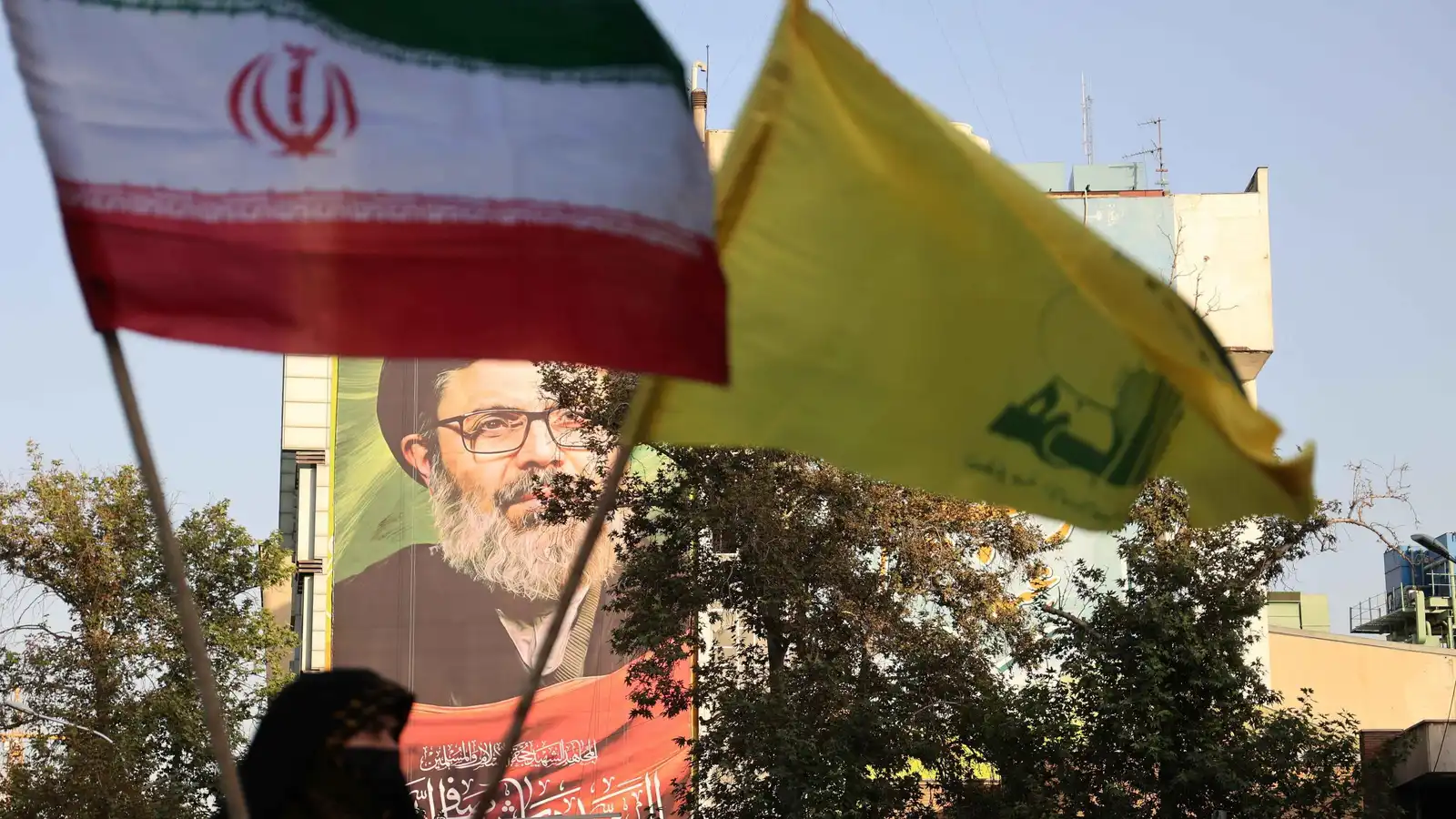 “اشتباك منضبط”.. لماذا طلبت طهران من حزب الله تجنب حرب شاملة مع إسرائيل؟