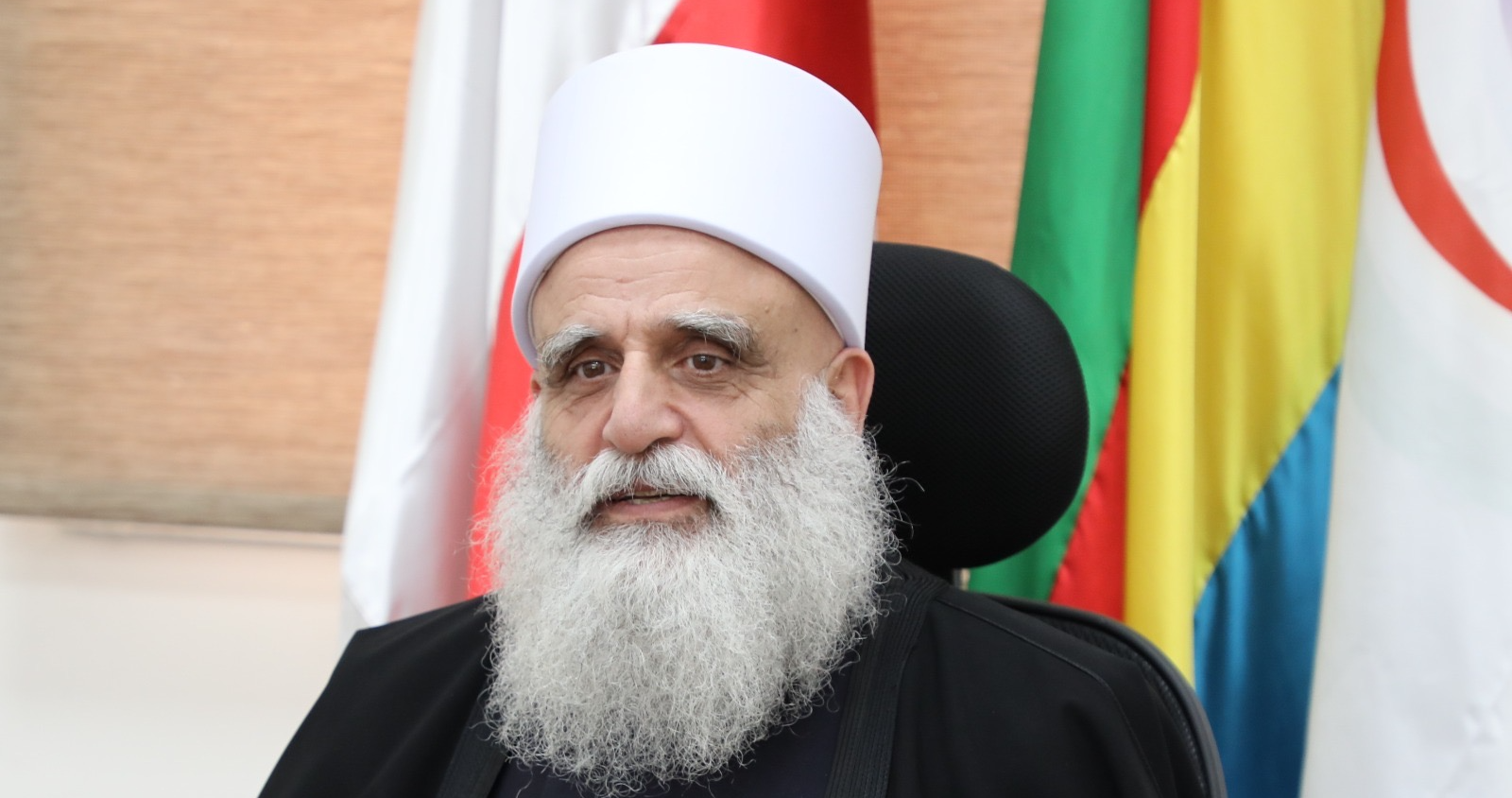 شيخ العقل يتصل بقائد الجيش معزيا وبوزير الأشغال مهنئا