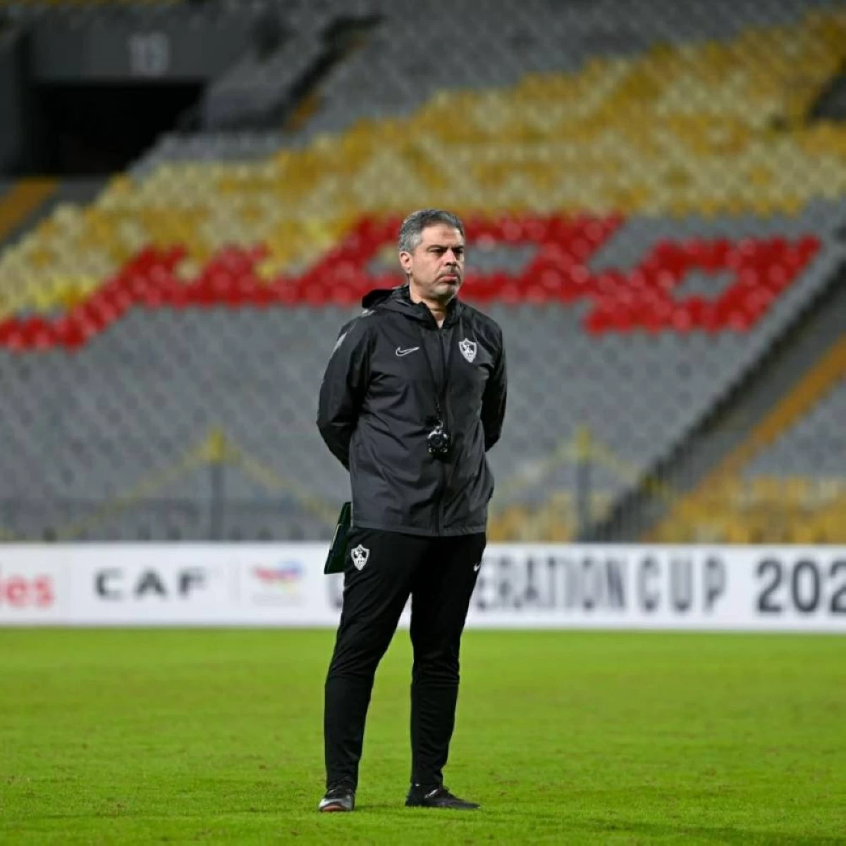 الزمالك يدرس إقالة معتمد جمال.. ويفاوض جوميز